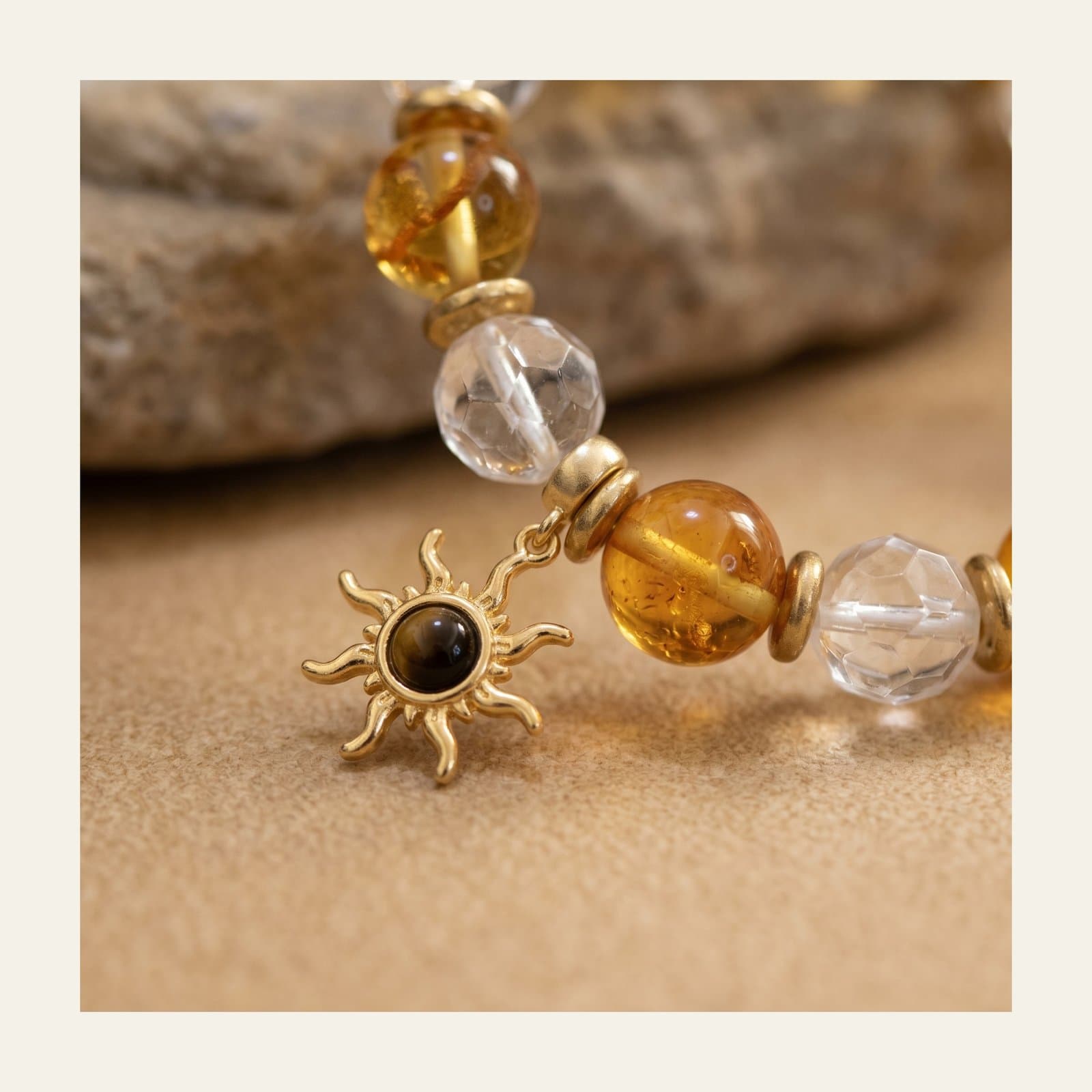 Jin-1 amber bracelet detail view