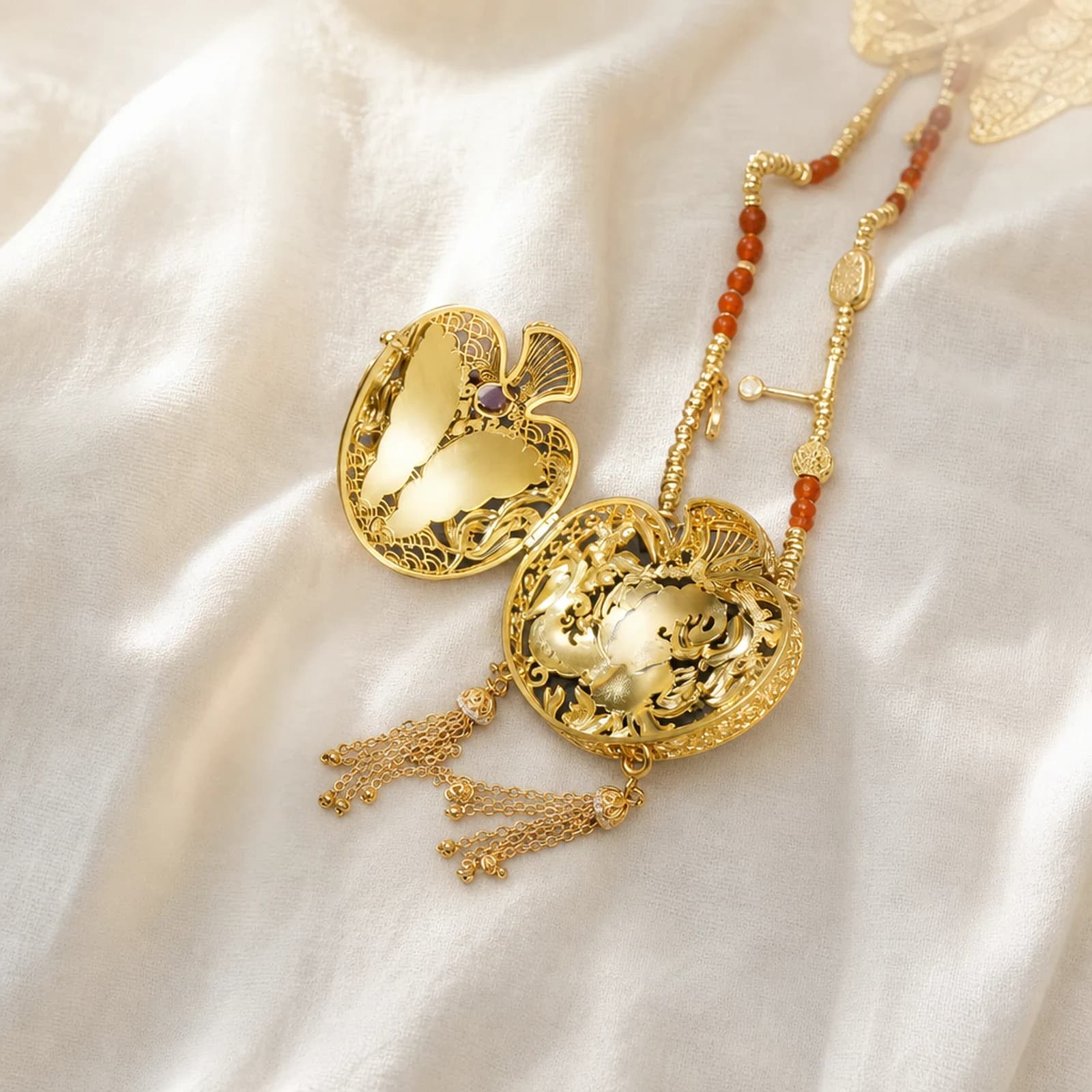 Jade Mother-of-Pearl Pendant main view